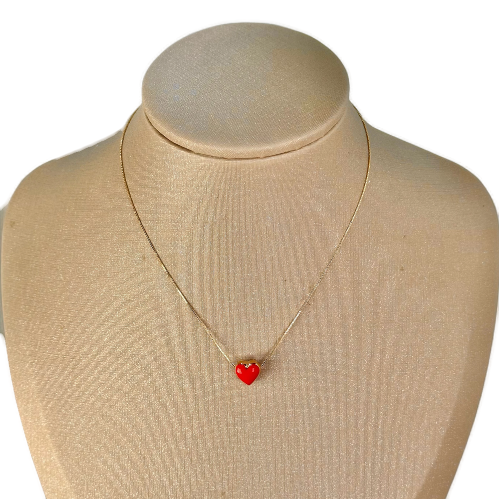 COLLAR DE CORAZÓN ROJO