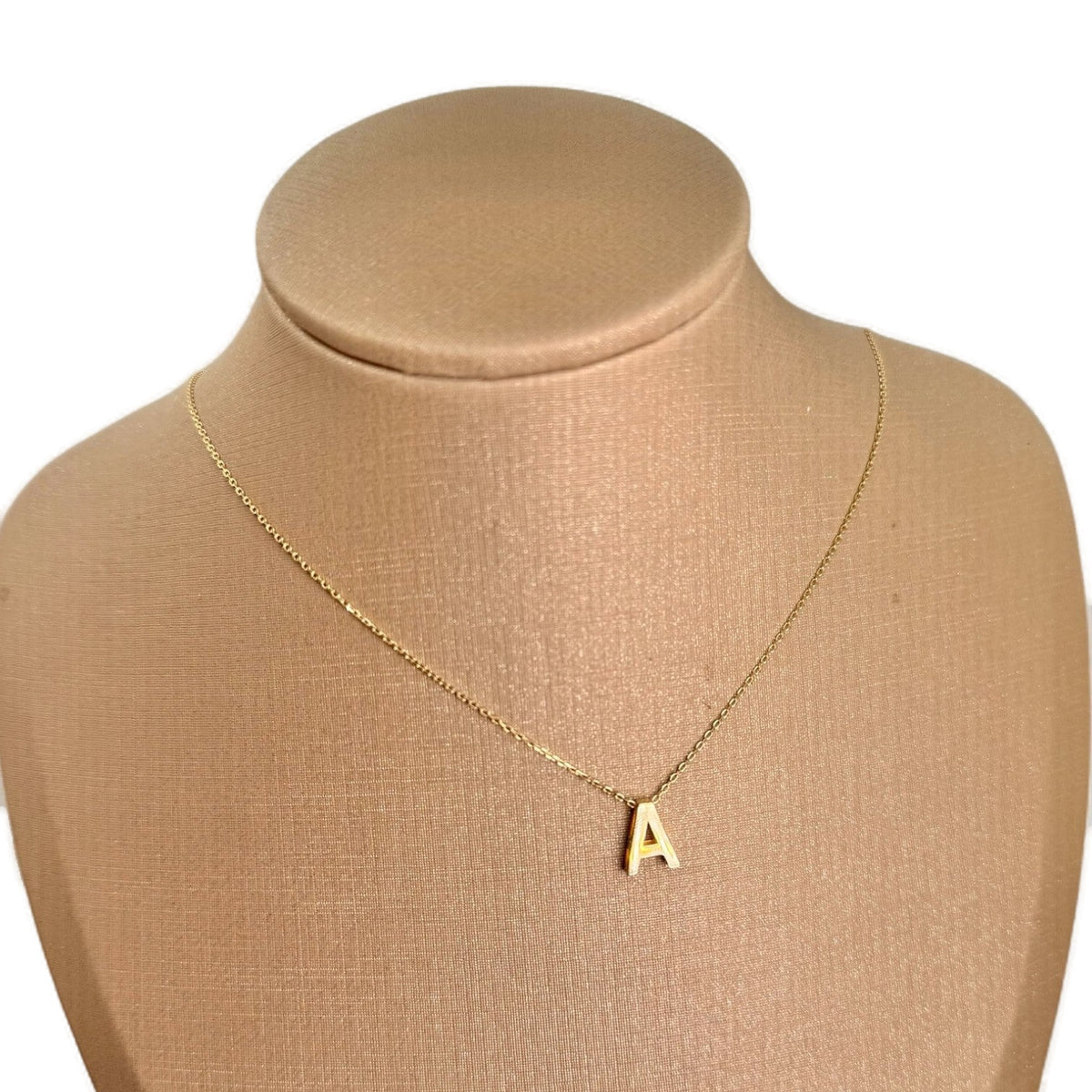 Collar con inicial A