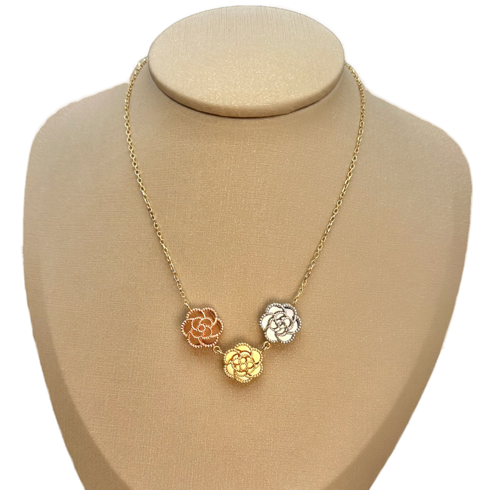 THREE ROSES NECKLACE