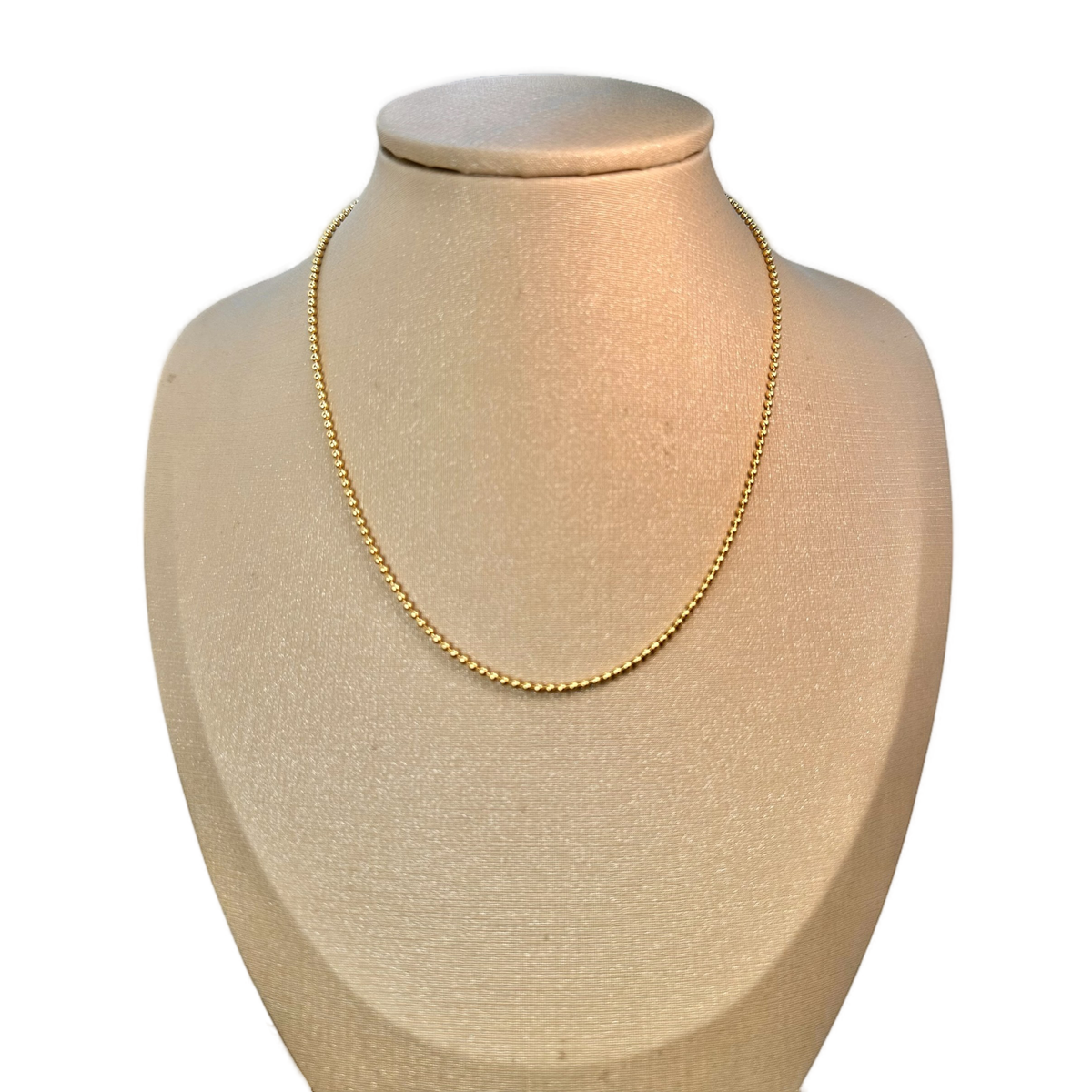 COLLAR DE BOLAS CON CORTE DE DIAMANTE