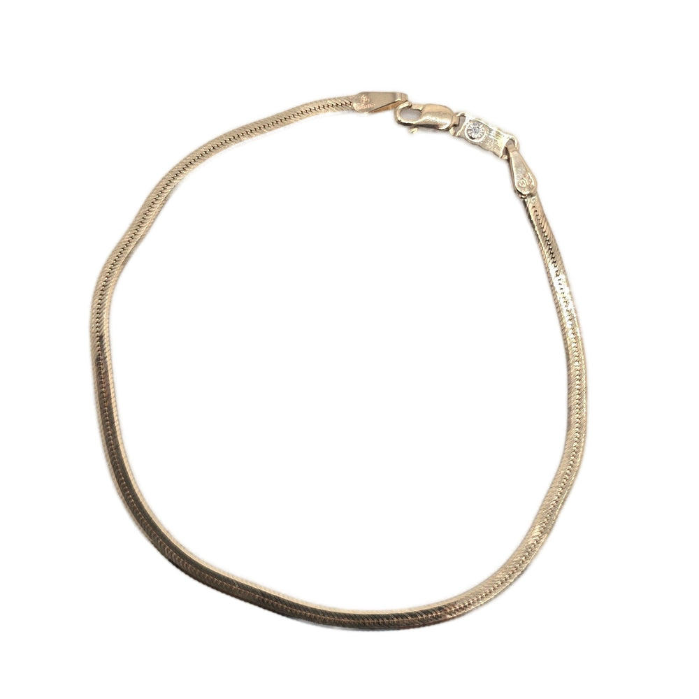Elegant gold bracelet