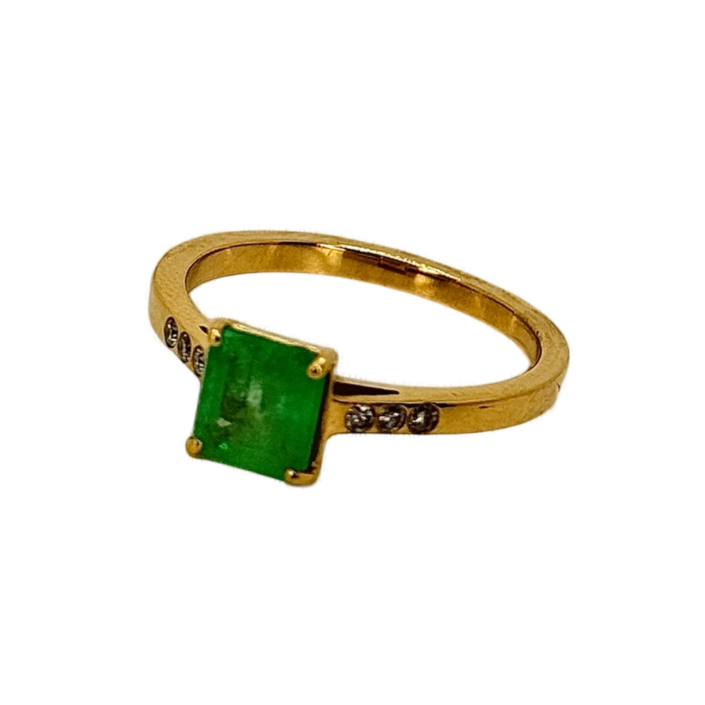 Engagement ring solitaire Emerald 14k
