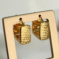 Pendientes geométricos de oro