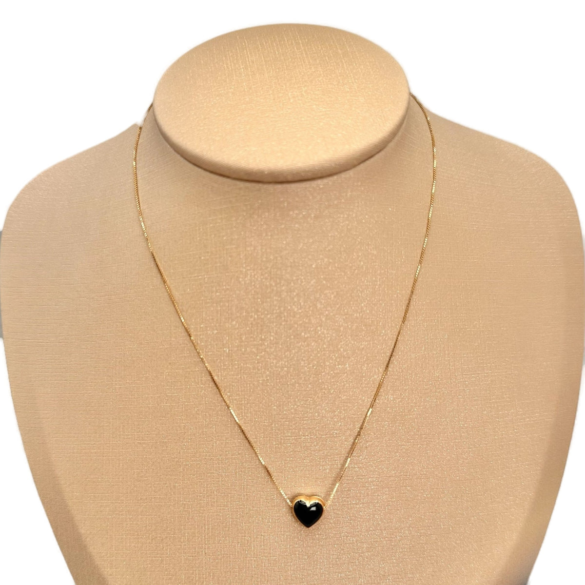 COLLAR DE CORAZÓN NEGRO
