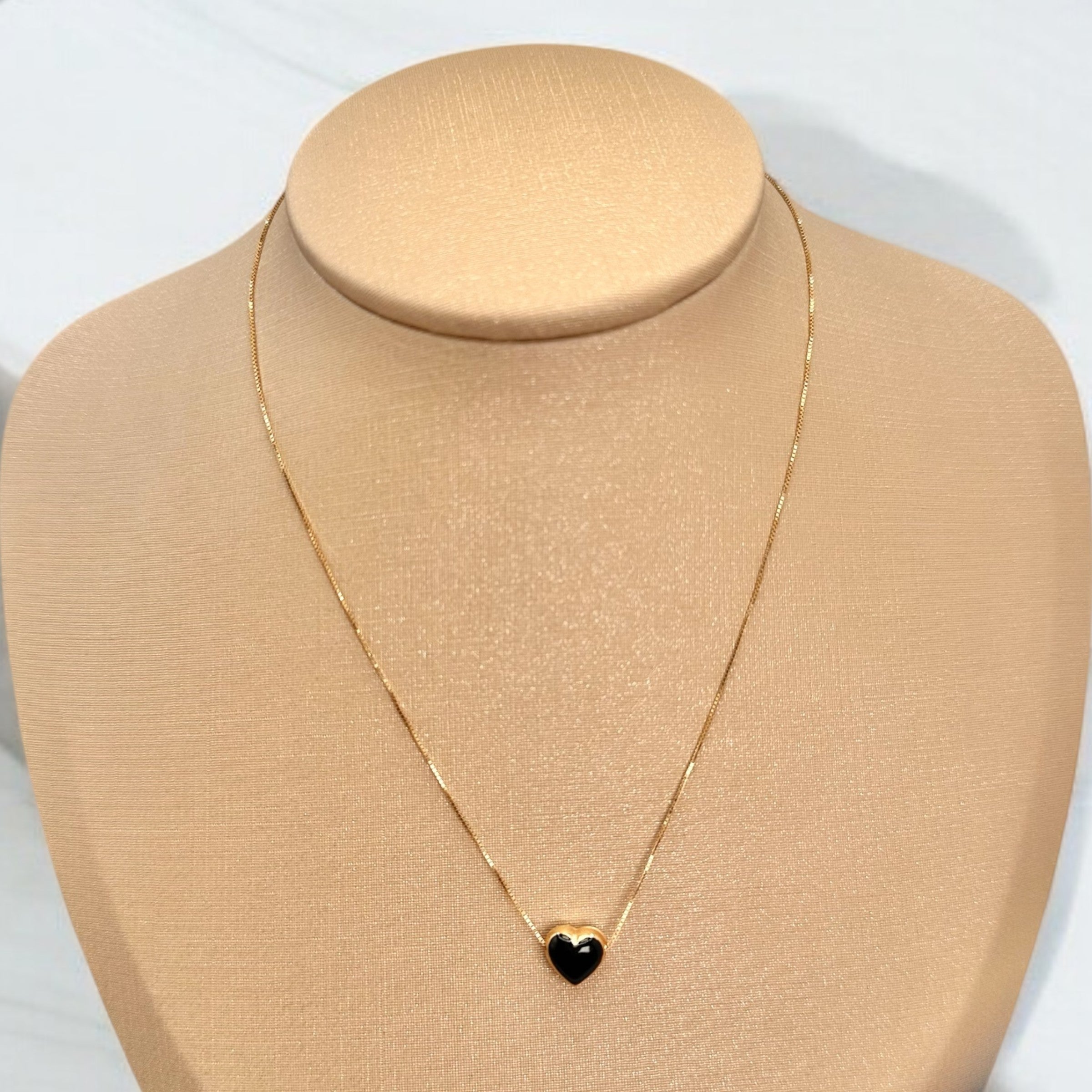 BLACK PUFF HEART NEACKLACE