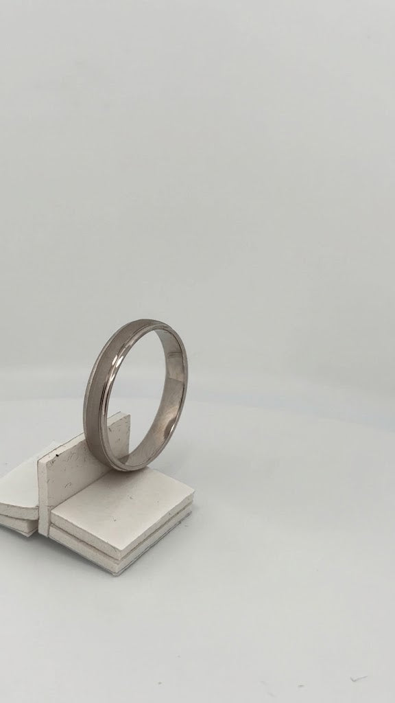 Anillo de oro blanco talla 11