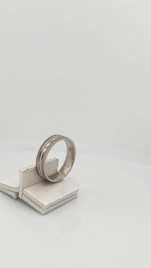 Anillo de oro blanco de 14k talla 6