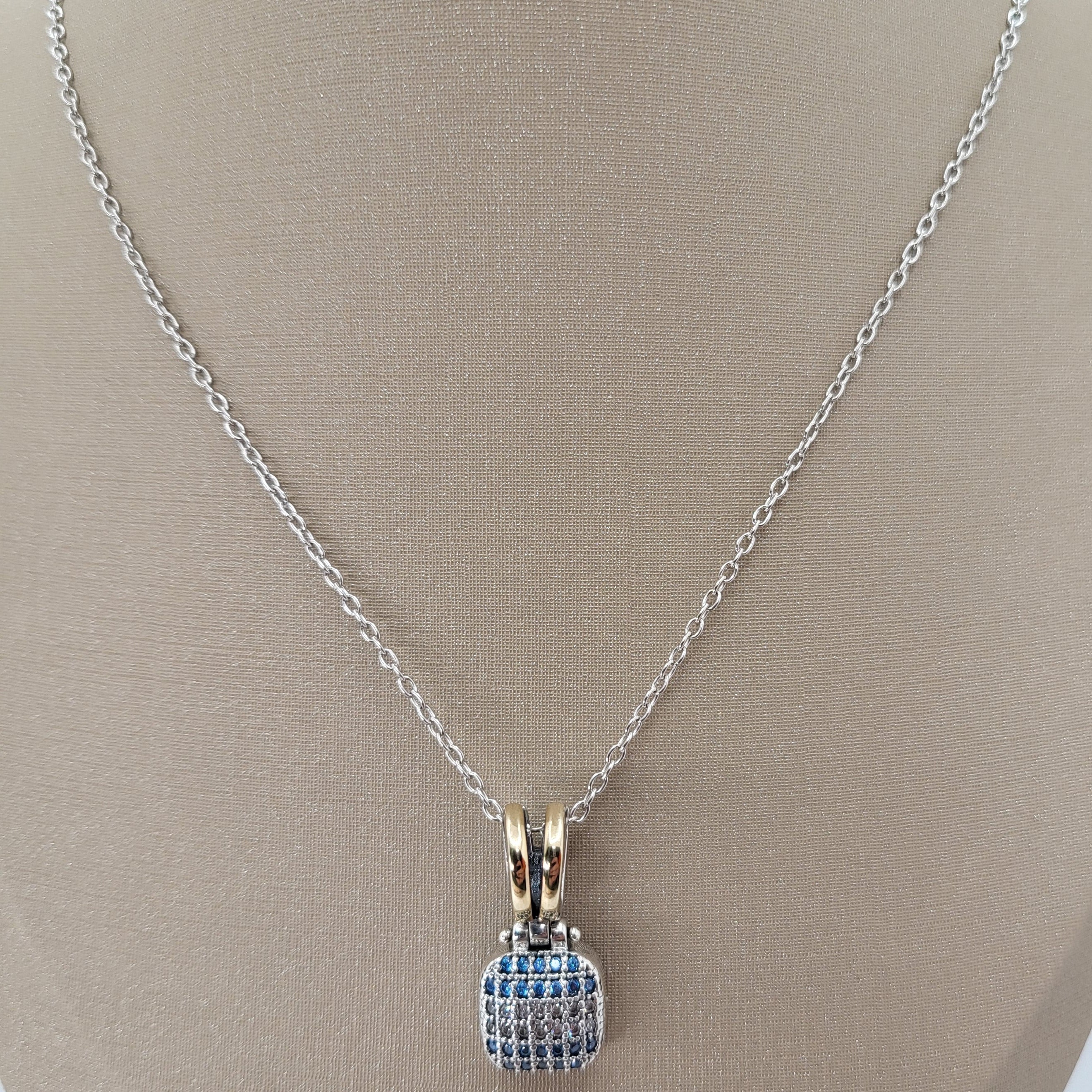 Elegant silver necklace