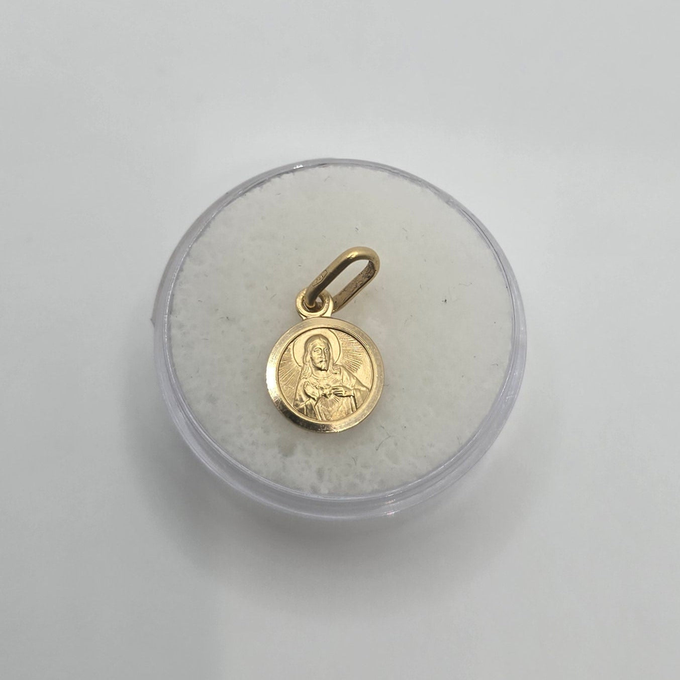 Colgante de oro del Sagrado Corazón