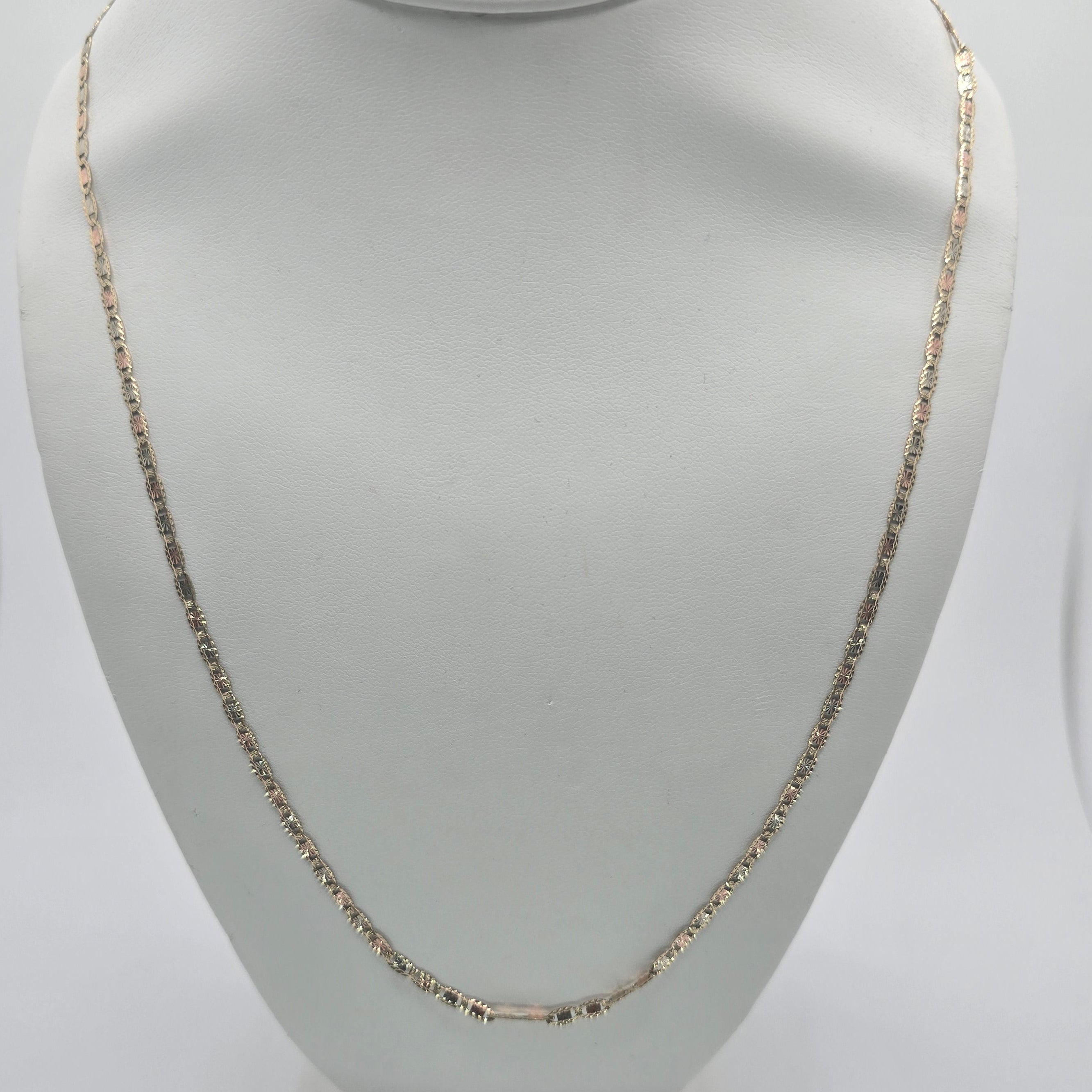 Elegant gold necklace