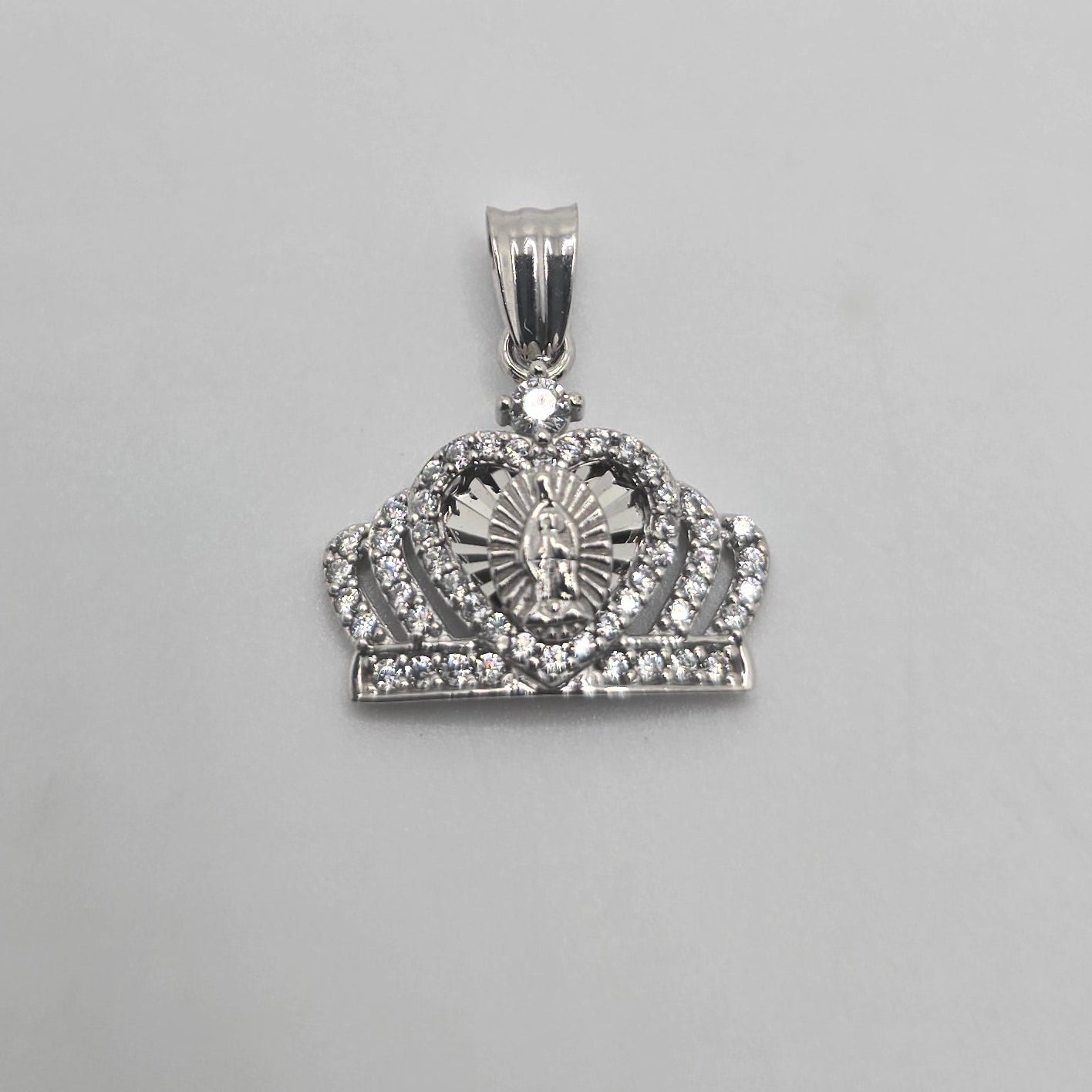 Elegant devotional pendant