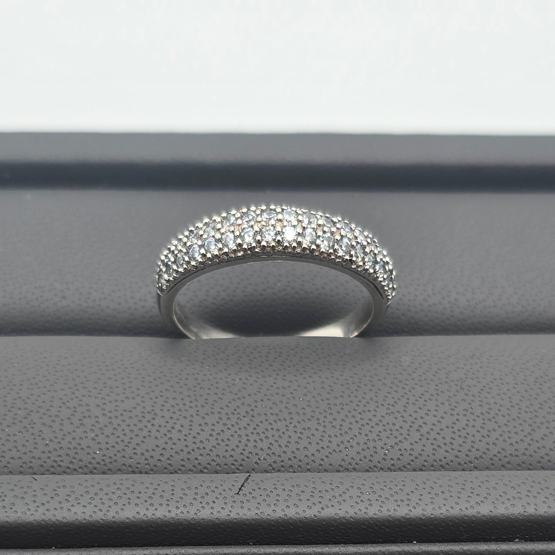 Anillo brillante clásico