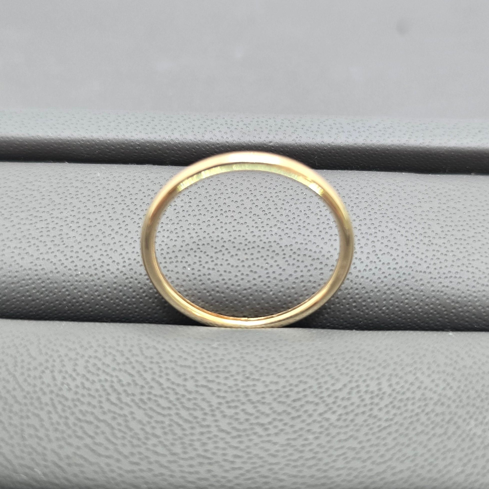 Anillo de oro sofisticado