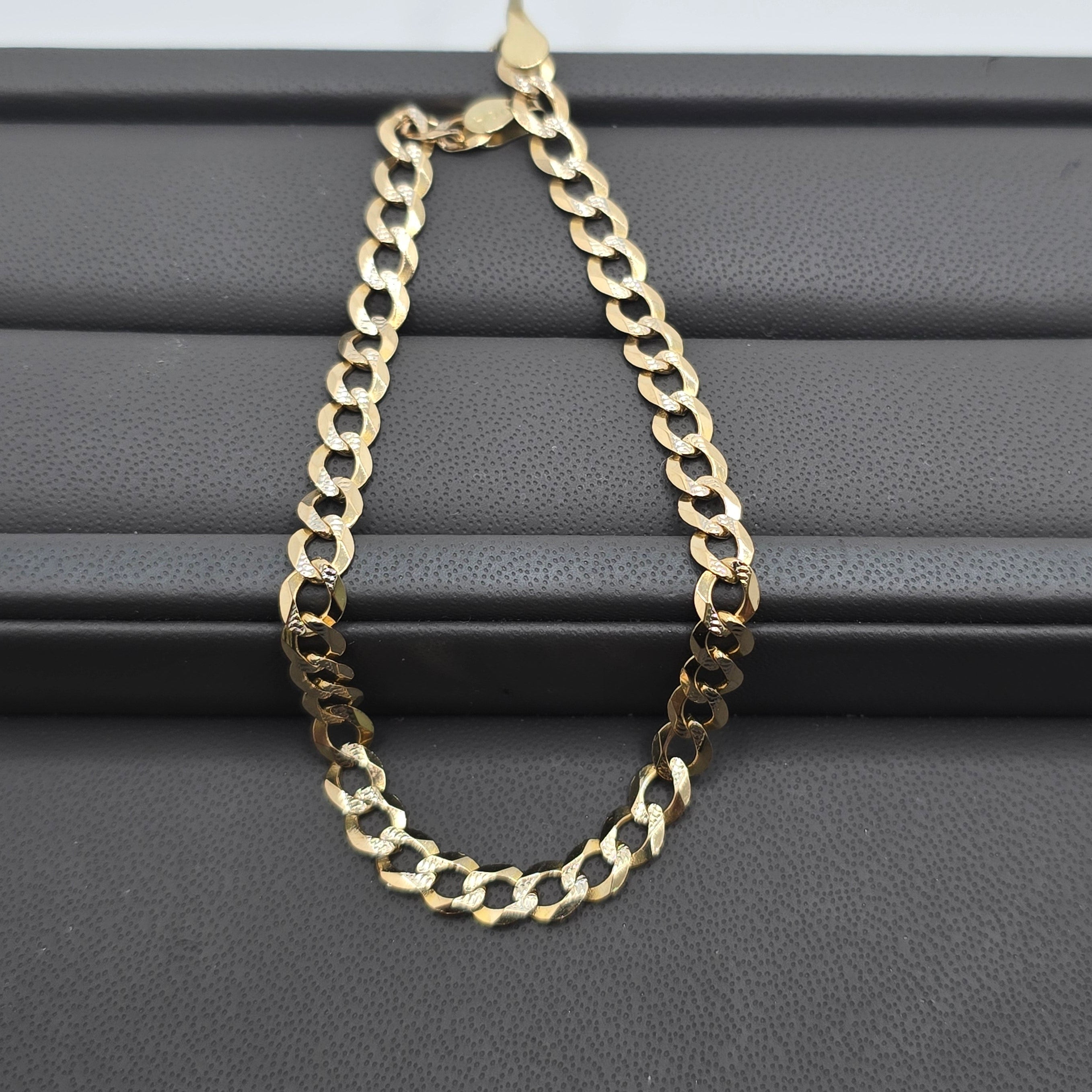 Clasic gold bracelet