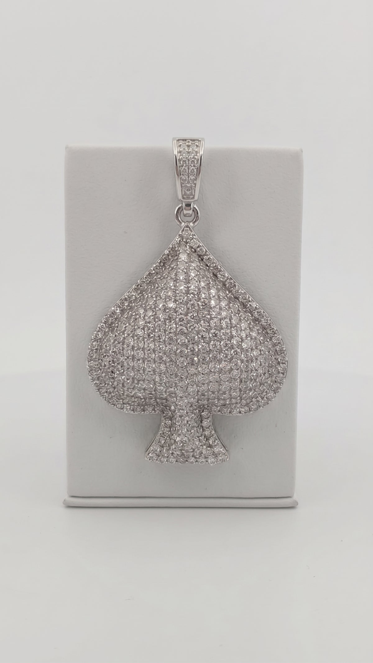 Dije de pica de plata