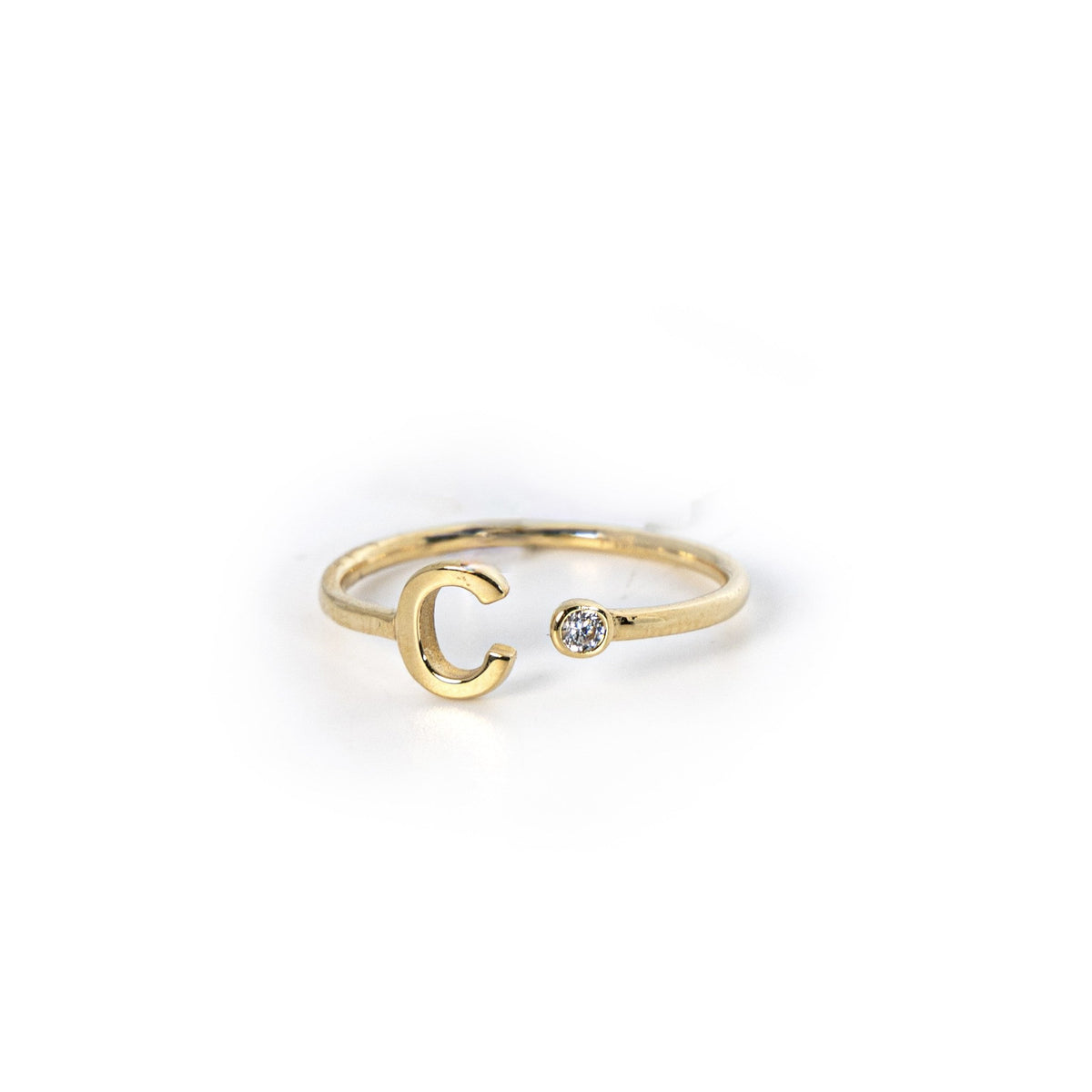 Anillo con inicial de letra
