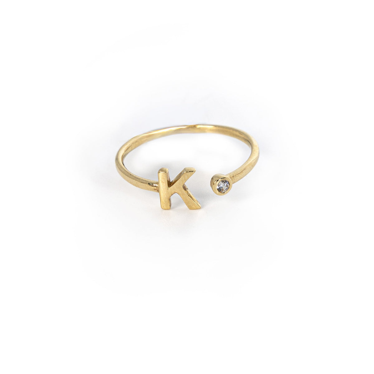 Anillo con inicial de letra