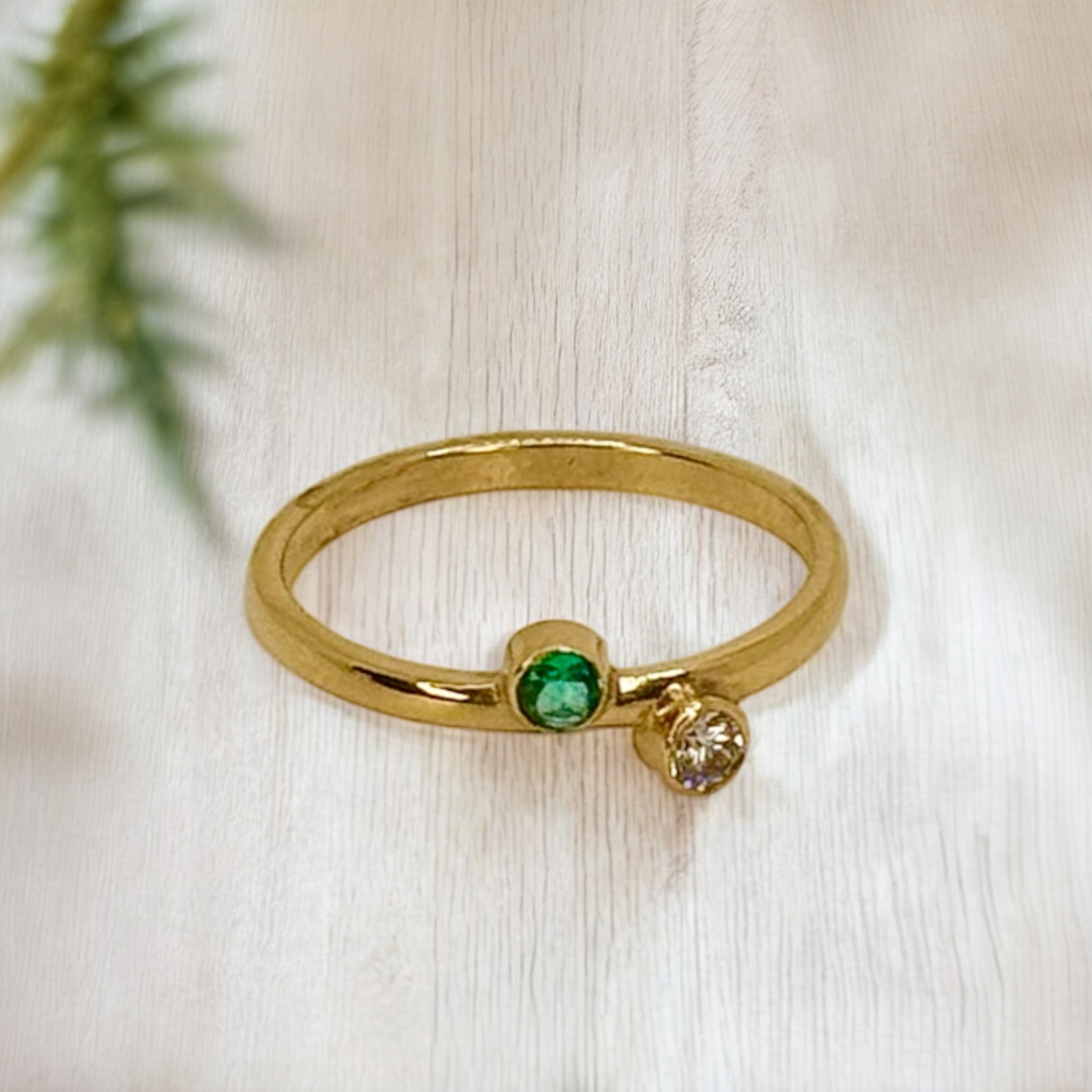 Ring Emerald and Diamond 14K