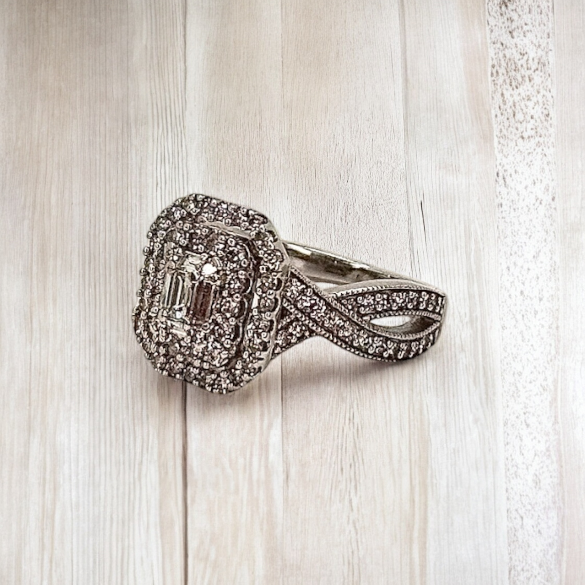 Anillo de compromiso de diamantes con doble halo