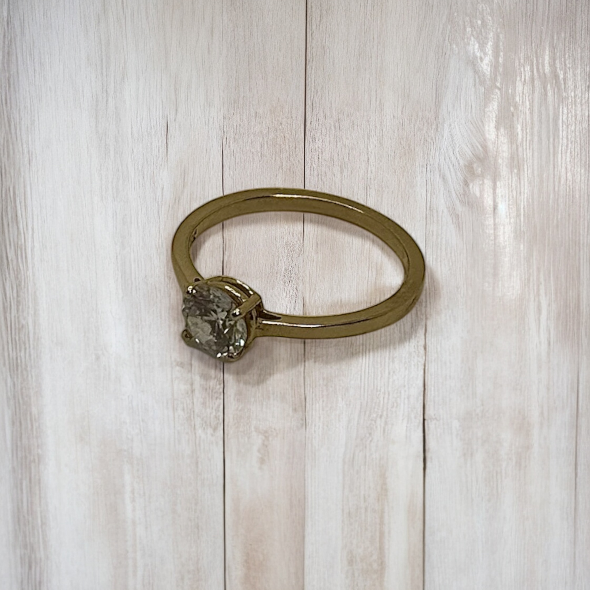 Anillo solitario de 18 quilates