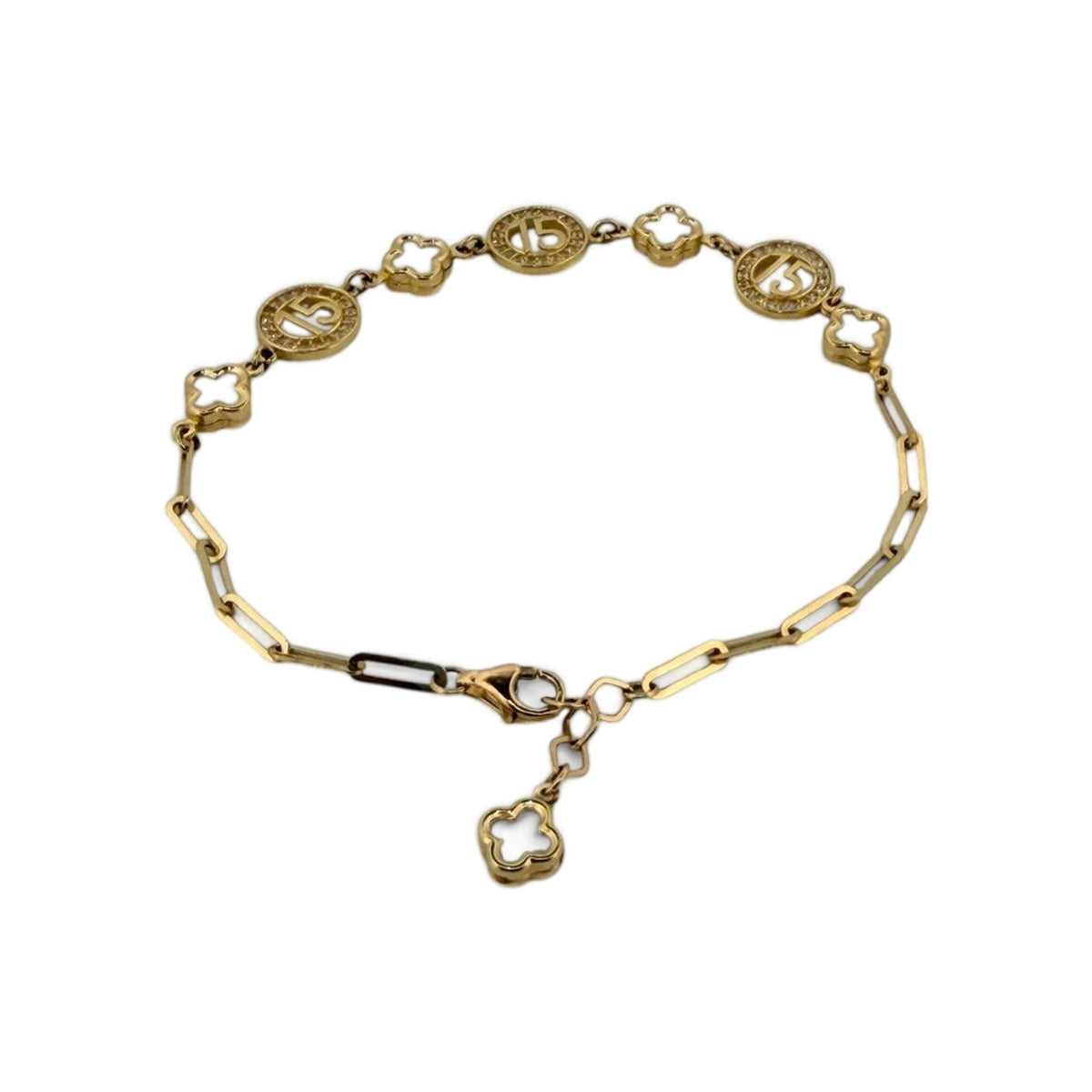 Pulsera de oro "Mis 15" con eslabones de trébol