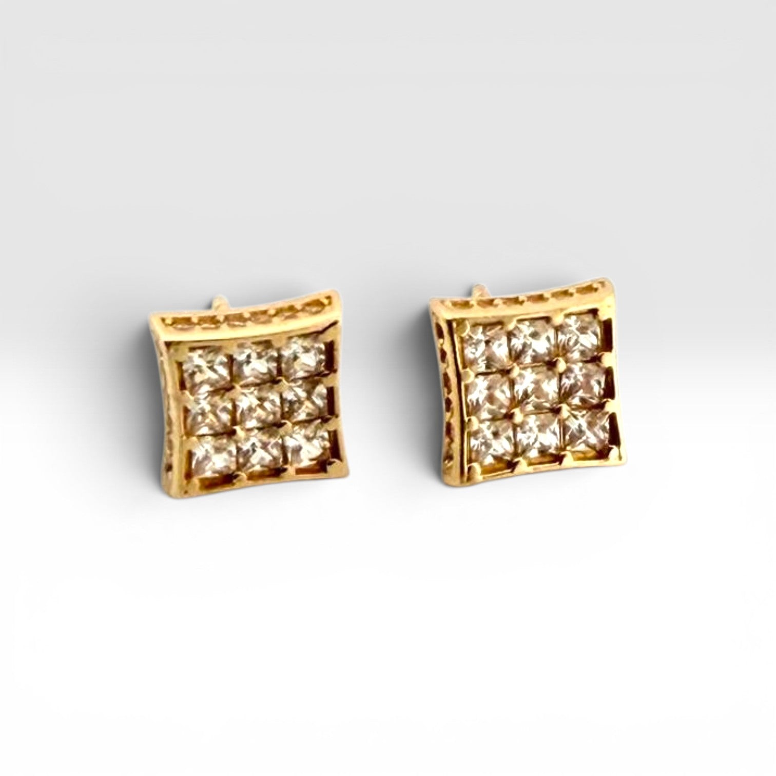 Éclat Royale Studs