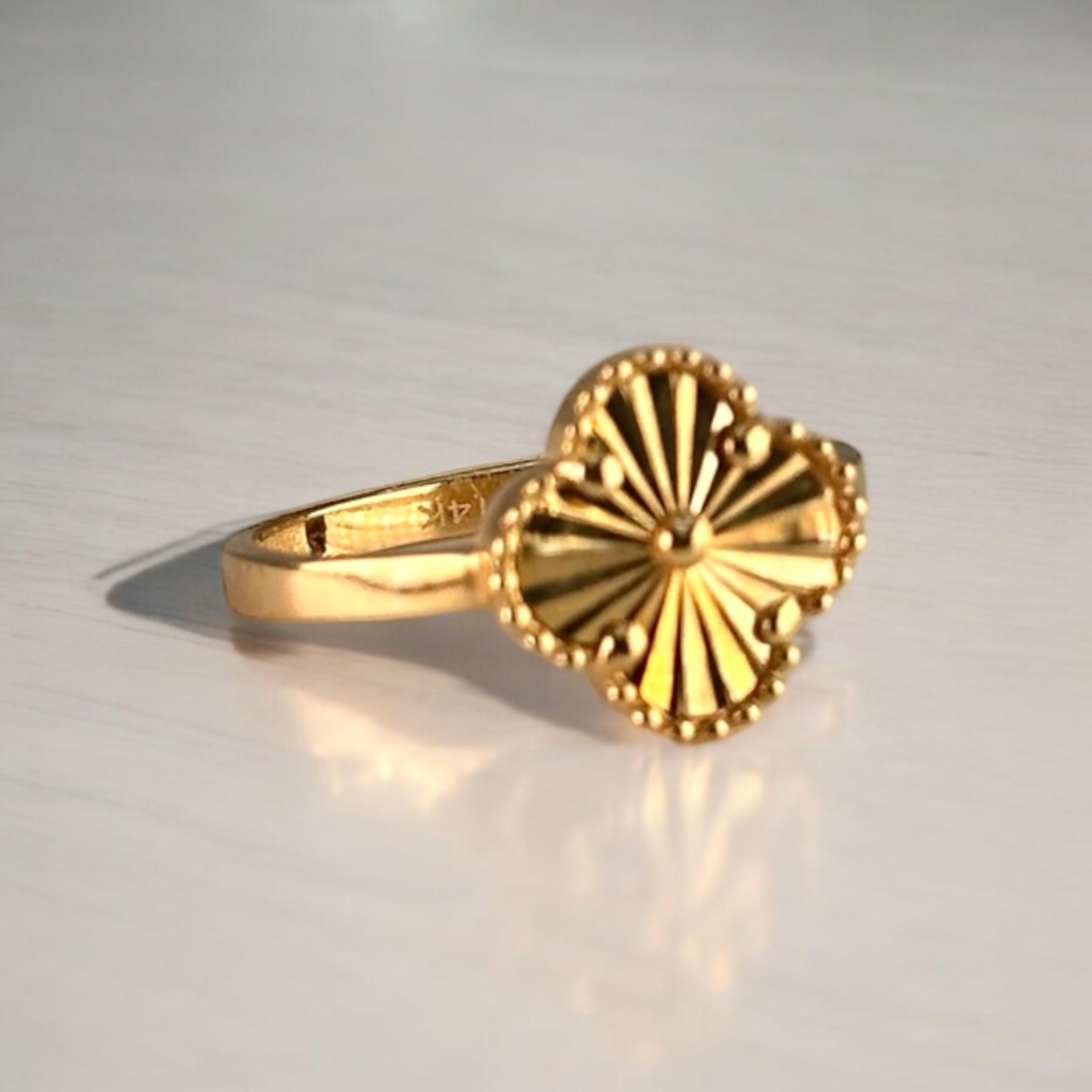 GOLD RING SIZE 6